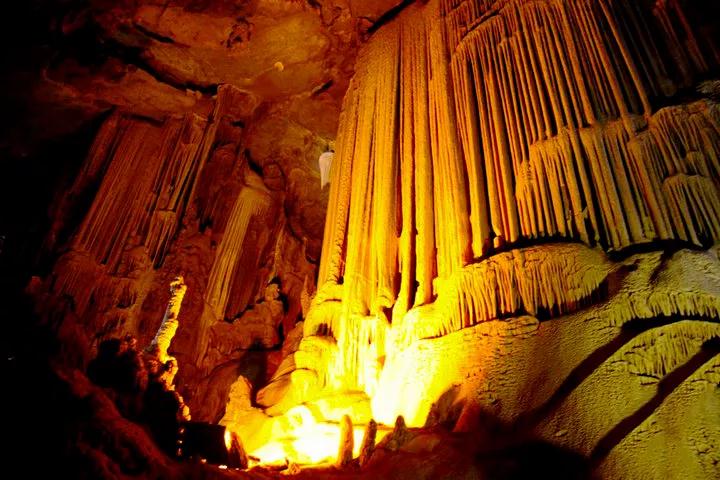 广西巴马长寿乡、德天跨国大瀑布、北海银滩、厦门鼓浪屿、武夷山、佛山祖庙、黄飞鸿纪念馆、港珠澳大桥、黄埔军校、湖南岳阳楼洞庭湖空调专列13日游