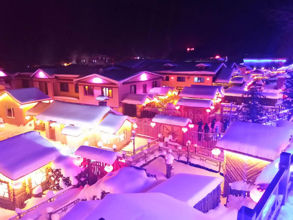 哈尔滨冰雪大世界·童话雪乡·大雪谷穿越&极地登山车·俄式家访·城堡滑雪·马拉爬犁&飞越龙江·关东民俗村·城市规划馆·中央大街自由行