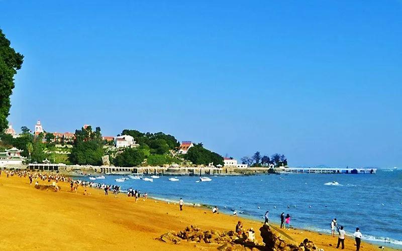广西巴马长寿乡、德天跨国大瀑布、北海银滩、厦门鼓浪屿、武夷山、佛山祖庙、黄飞鸿纪念馆、港珠澳大桥、黄埔军校、湖南岳阳楼洞庭湖空调专列13日游